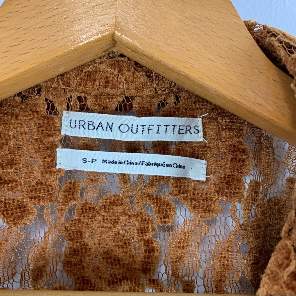 Urban Outfitters Women's Noah Chenille Button-Down Top in Gold Size Small - Picture 4 of 10